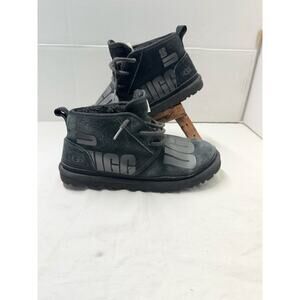 UGG Mens Neumel Graphic Chukka Boots men’s size Size 9 color black high top